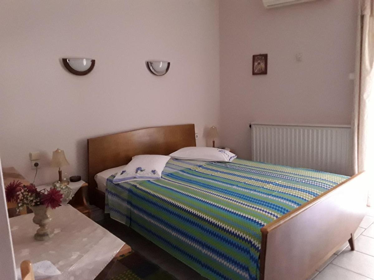 Γιαννουλα Κρετση Hotel Kamena Vourla Bagian luar foto