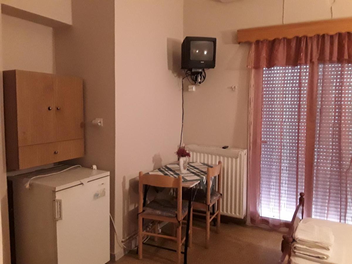 Γιαννουλα Κρετση Hotel Kamena Vourla Bagian luar foto