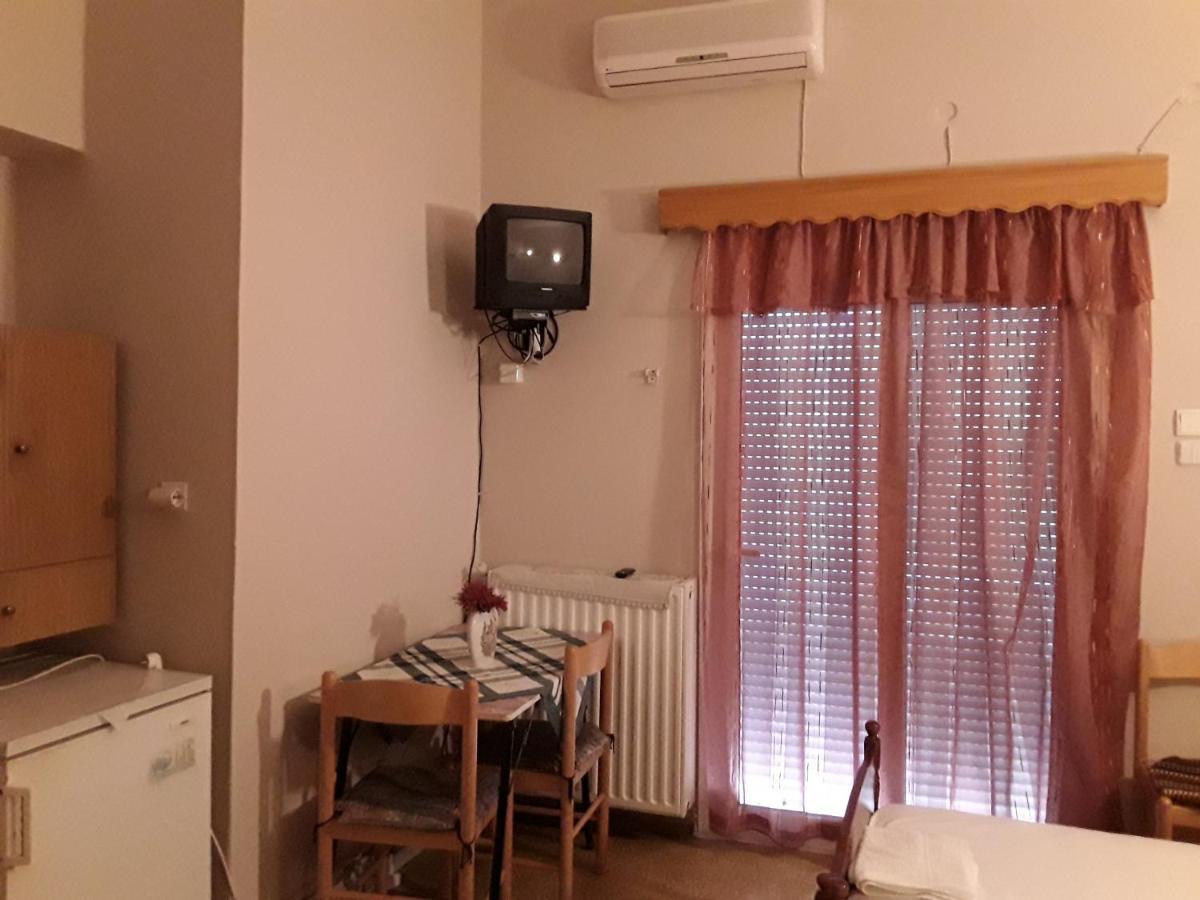 Γιαννουλα Κρετση Hotel Kamena Vourla Bagian luar foto