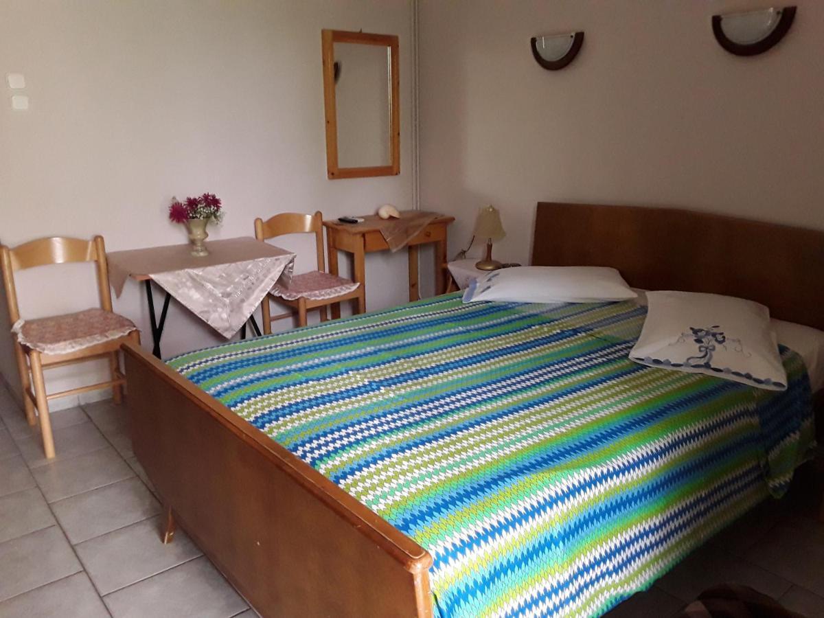 Γιαννουλα Κρετση Hotel Kamena Vourla Bagian luar foto